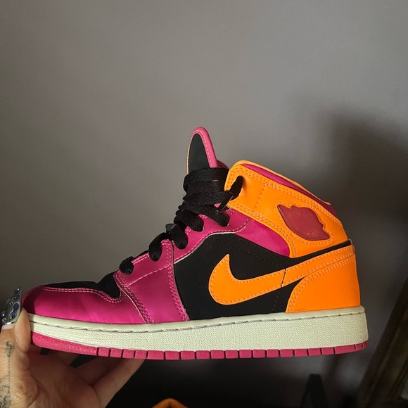 Jordans - Picture 5 of 9